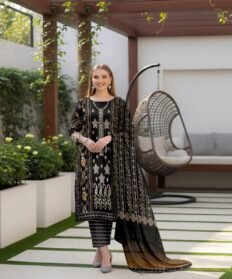“BAROQUE”Luxury Digital Embroidered Khaddar 3pc With Luxury Khaddar Dupatta